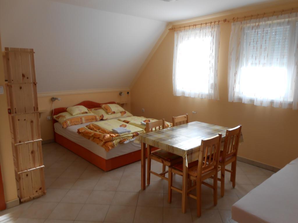 Ferienwohnung Kustanygyongye Vendeghaz Kehidakustány Exterior foto